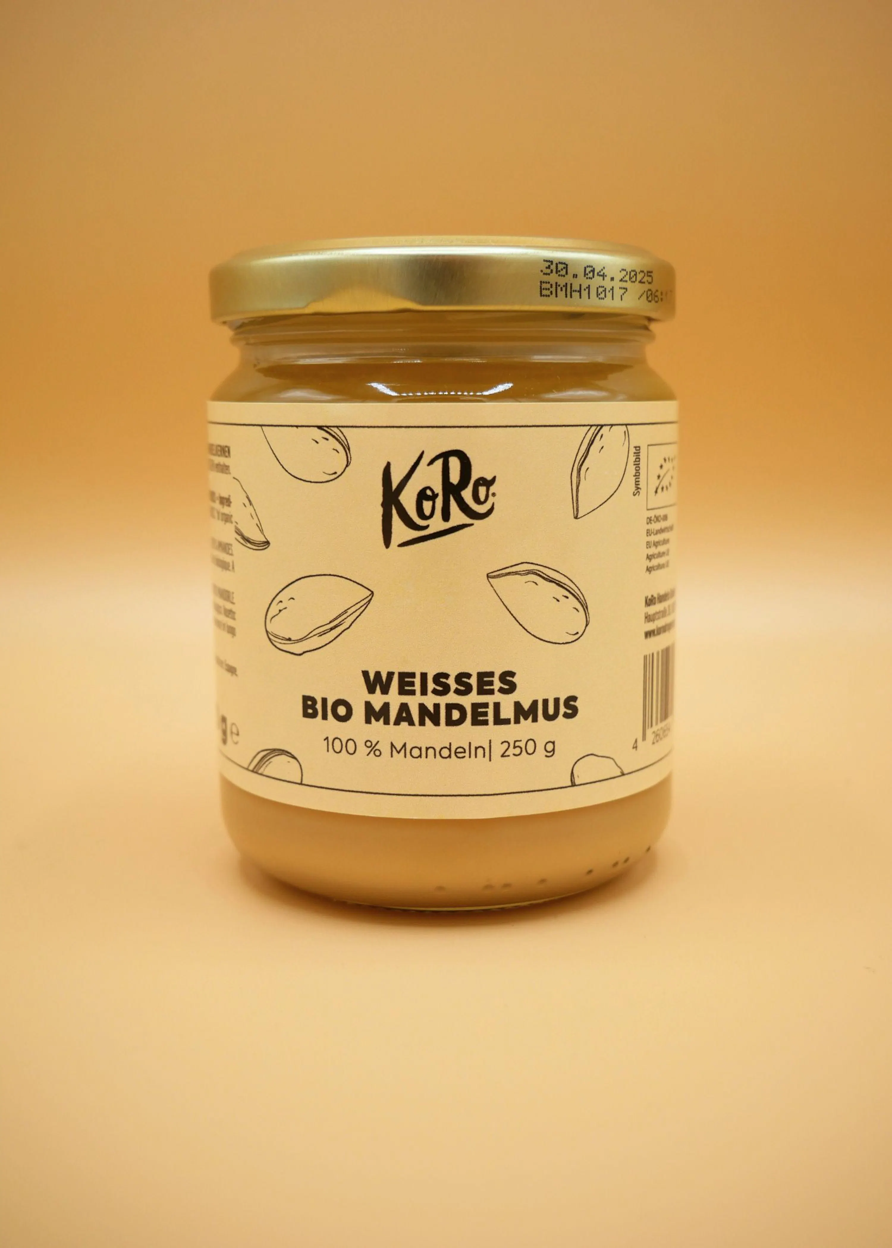 ein Glas weißes Bio Mandelmus von koro